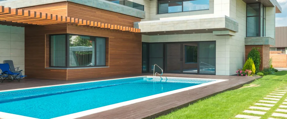 Garantie décennale piscine : ce qu'elle couvre, comment la vérifier et quoi faire en cas de sinistre