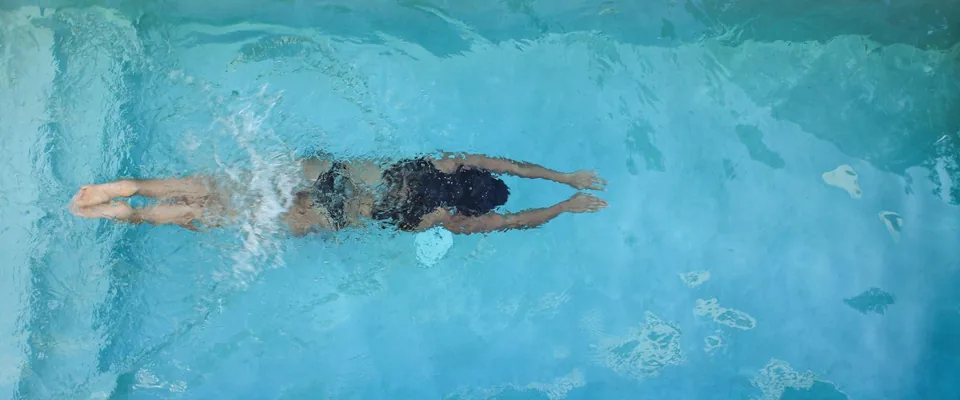 Piscine en petit jardin : solutions, formats et réalités pour les citadins